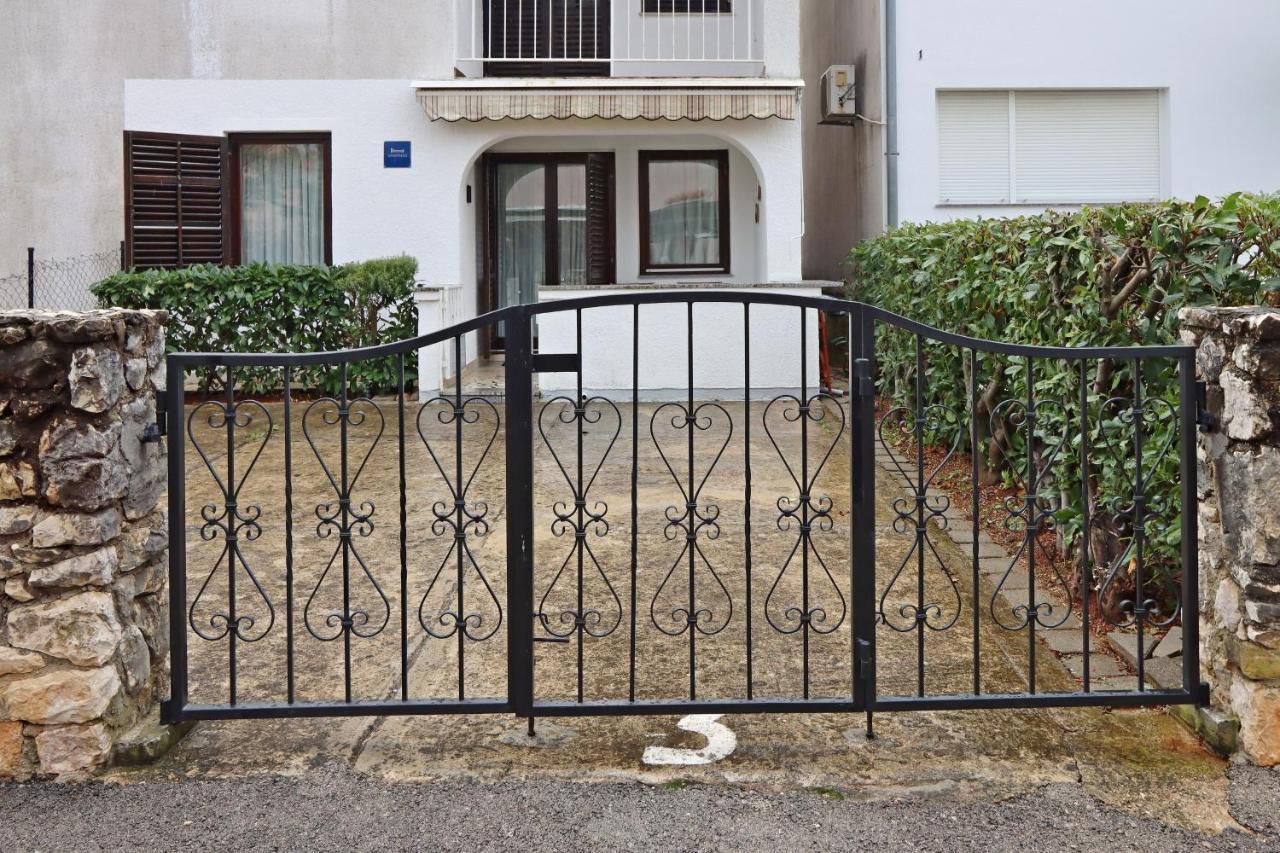 Apartments With A Parking Space Vantacici, Krk - 18476 Malinska Ngoại thất bức ảnh
