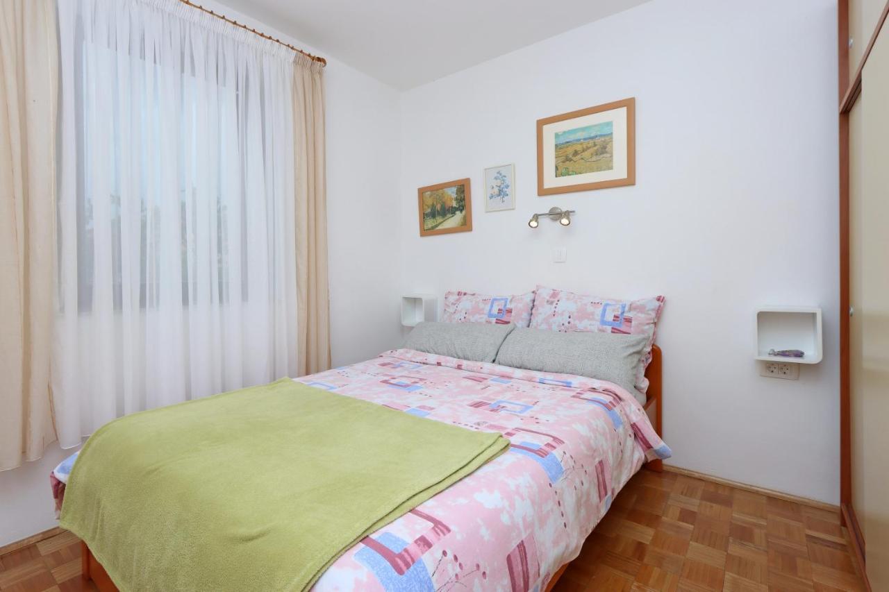 Apartments With A Parking Space Vantacici, Krk - 18476 Malinska Ngoại thất bức ảnh